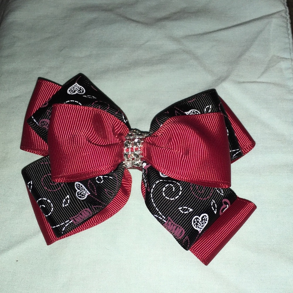 Maroon w/ black bow🎀